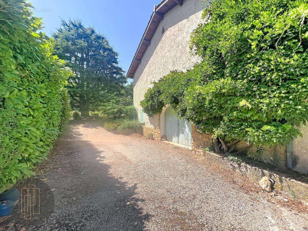 Exclusivité villa Saint Jean des Vignes terrain de 1900 m2 - photo 11