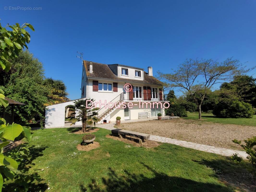 Maison à LA SELLE-SUR-LE-BIED