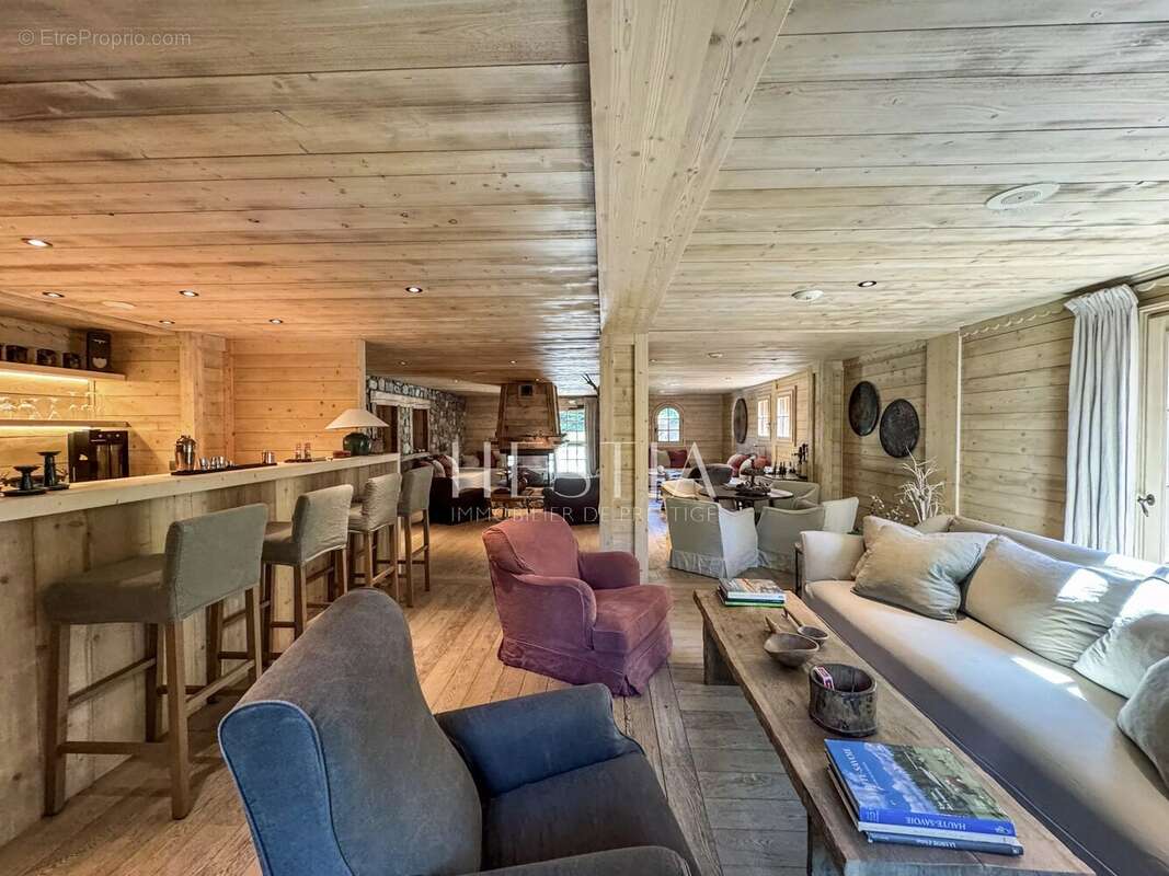 Commerce à COMBLOUX