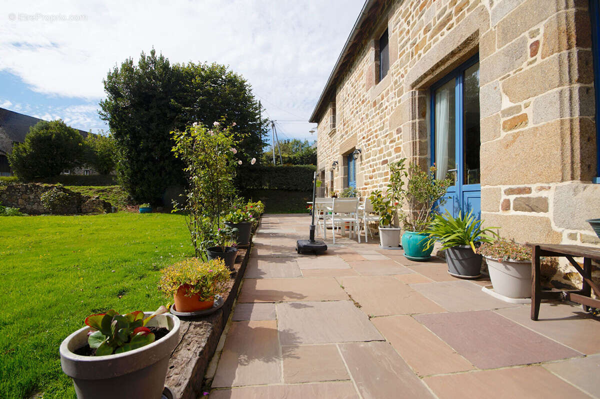 Maison à VILLEDIEU-LES-POELES