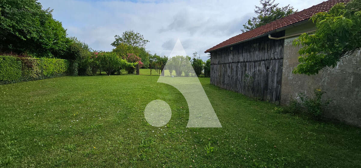 Maison à CHAILLEVETTE