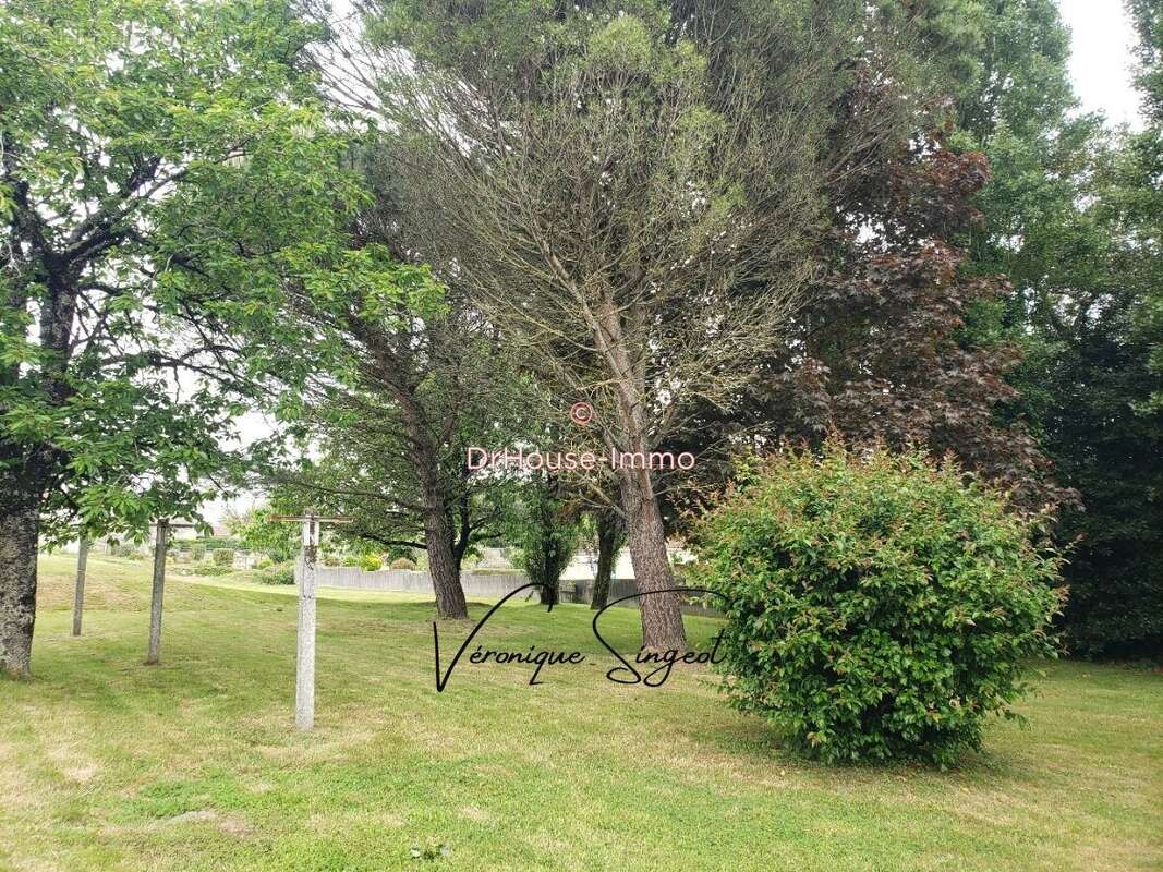 Maison à SAINT-MICHEL-LE-CLOUCQ