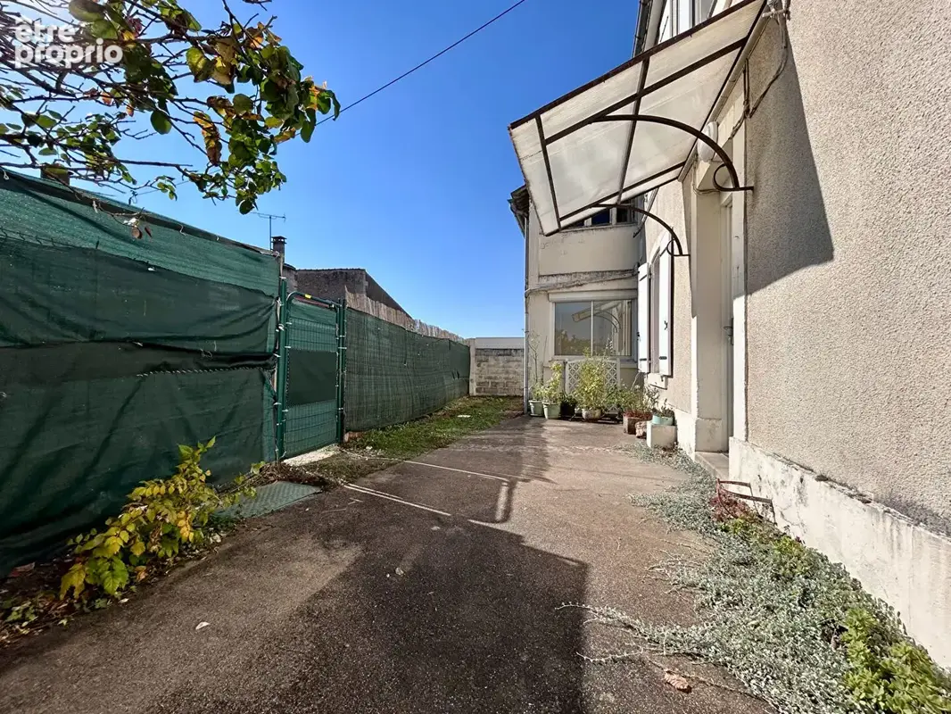 La Crèche centre, maison de ville 112 m², 3 chambres, cour - photo 10