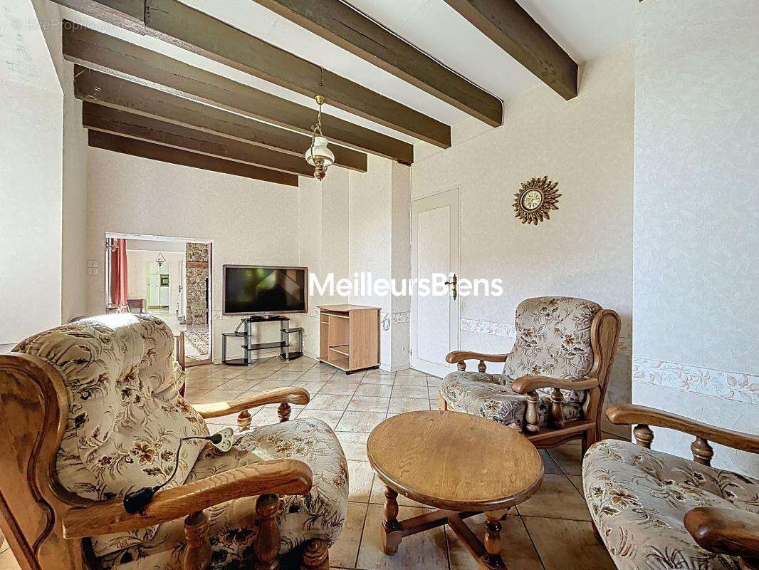 Maison à MONTREUIL-LE-GAST