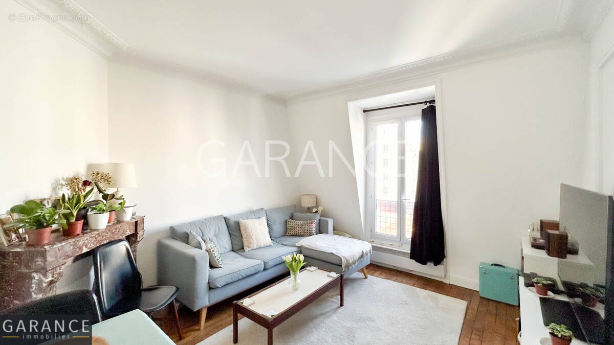 Appartement à COURBEVOIE