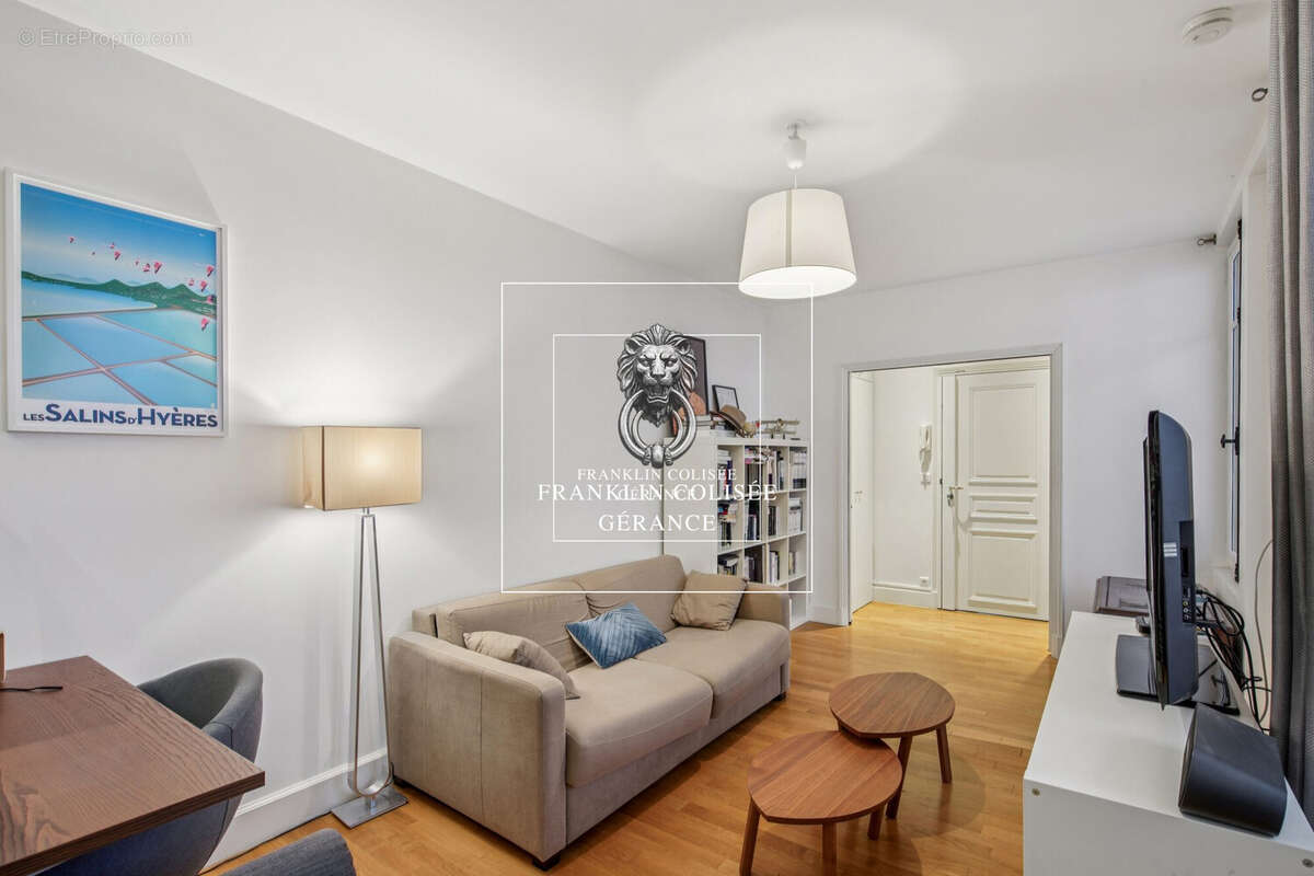 Appartement à PARIS-16E