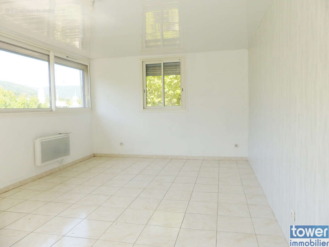 Appartement à LAMALOU-LES-BAINS