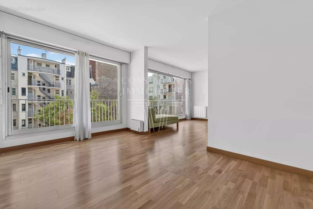 Appartement à PARIS-15E