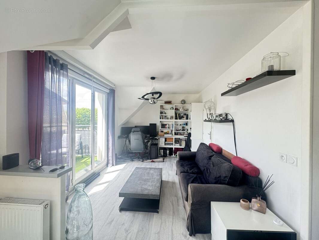 Appartement à VILLIERS-LE-BACLE