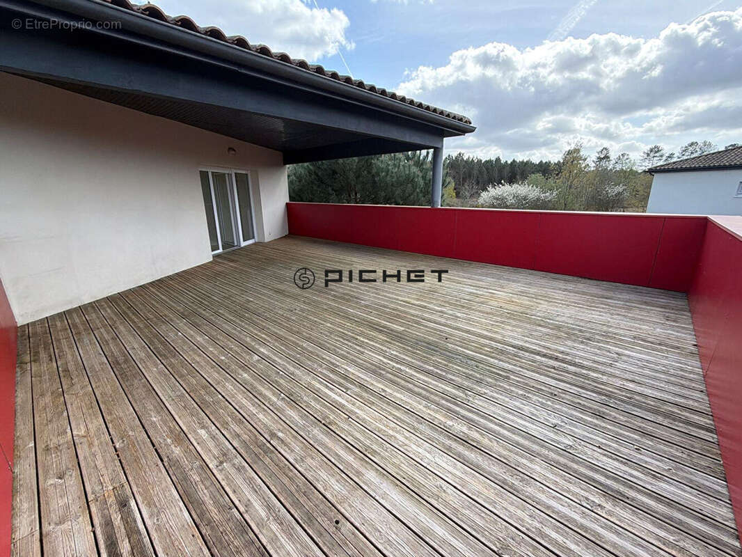 Appartement à SAINT-JEAN-D'ILLAC