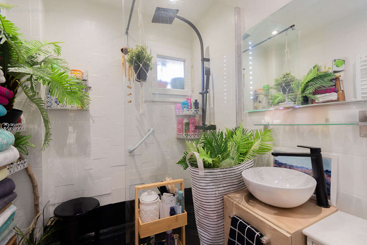 Appartement à MARSEILLE-5E