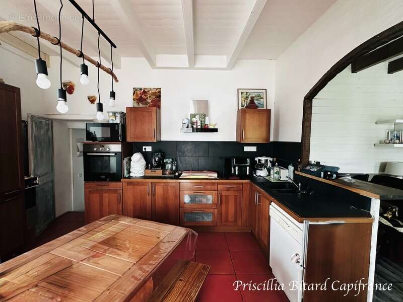 Maison de village de 141 m² avec dépendance et jardin. Beau potentiel - photo 4