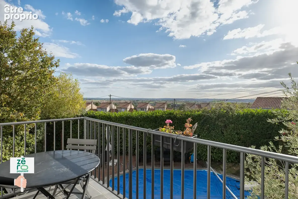 Maison familiale avec piscine, beaux volumes et terrain arboré à La Châtaigneraie - photo 4