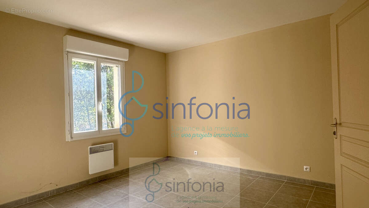 À Vendre : Maison de 4 Pièces à Foissac - 103 m2 Habitables sur 749 m2 de Terrain - photo 4