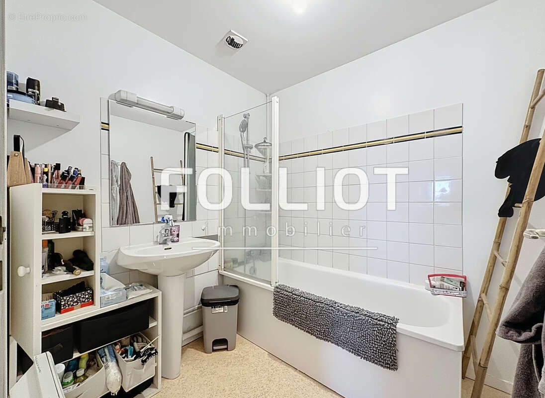 Appartement à DONVILLE-LES-BAINS