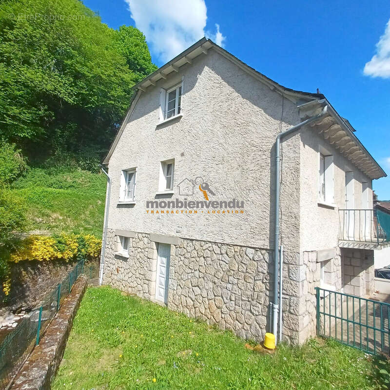 Maison à POLMINHAC