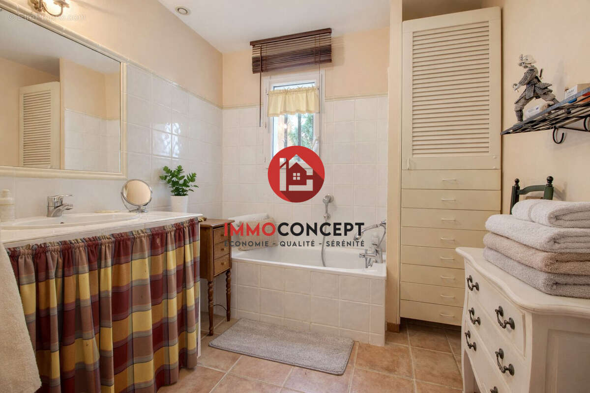 Salle de bains - Maison à PUJAUT