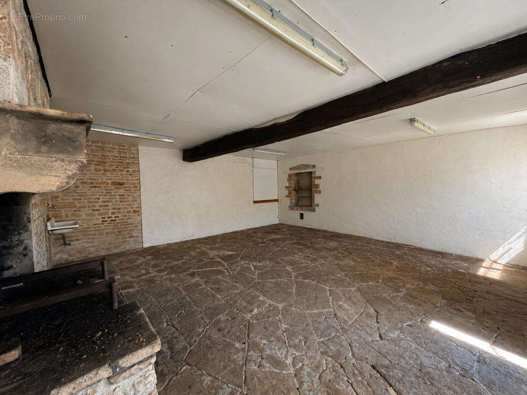 Maison à CLUSSAIS-LA-POMMERAIE