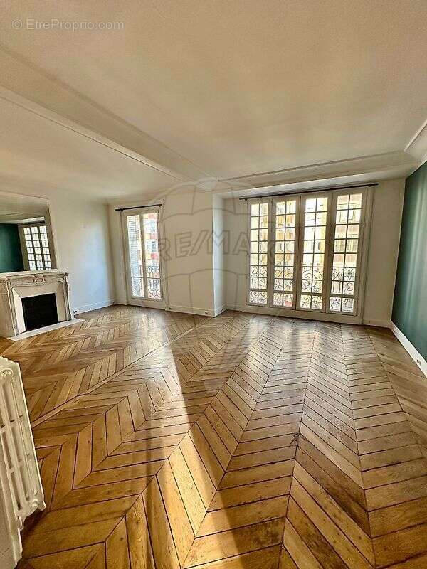 Appartement à PARIS-10E