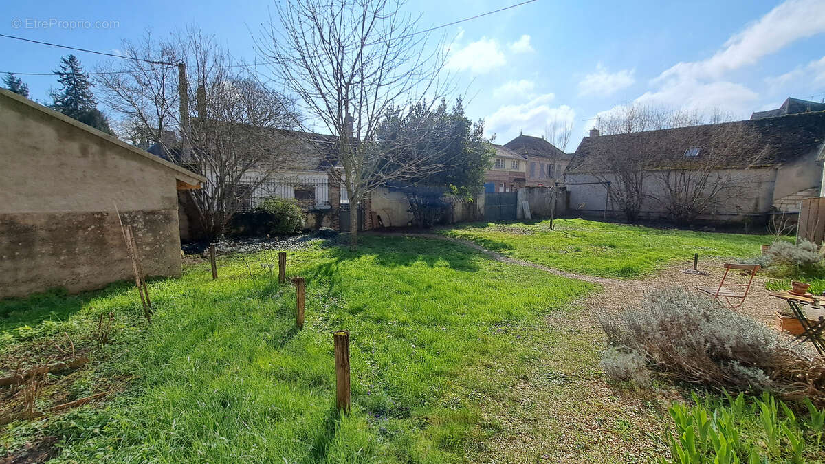 Maison à PONT-SUR-YONNE
