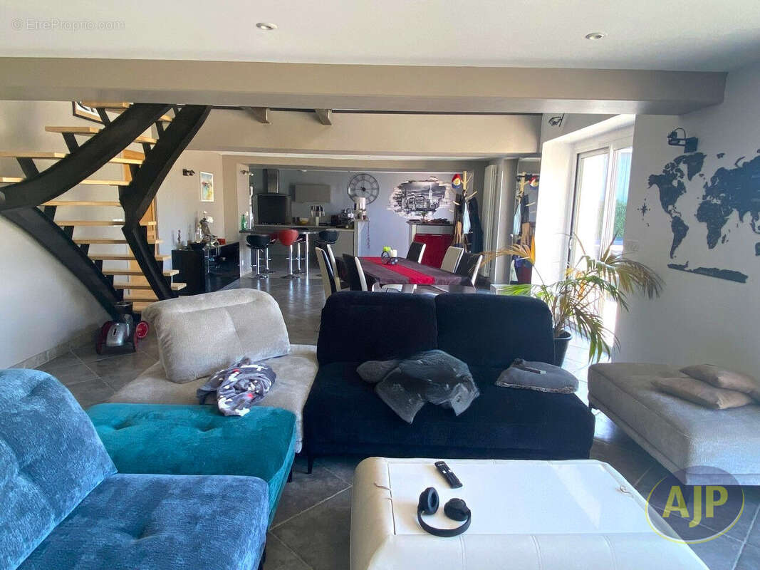 Maison à LA MEMBROLLE-SUR-LONGUENEE