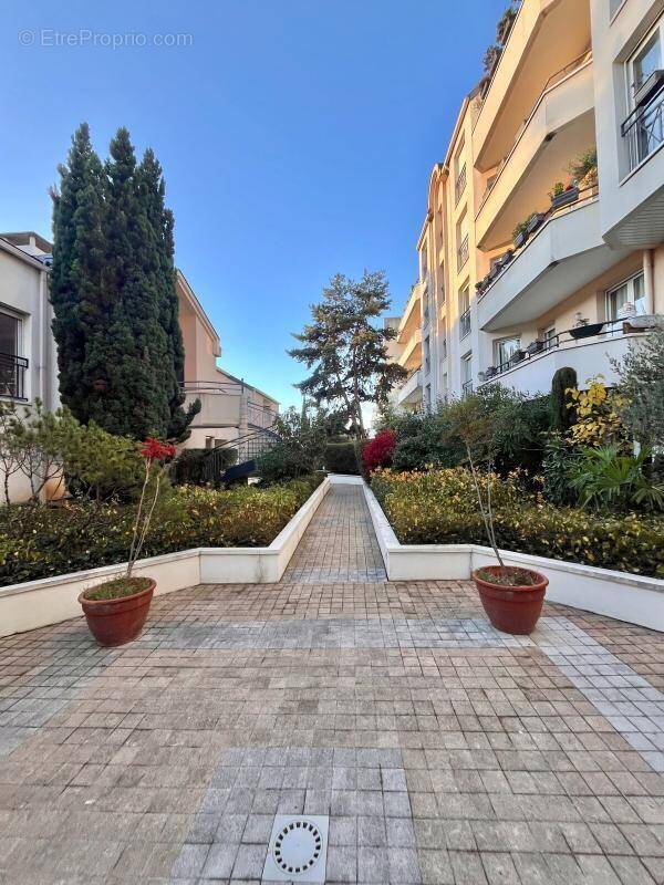 Appartement à SURESNES