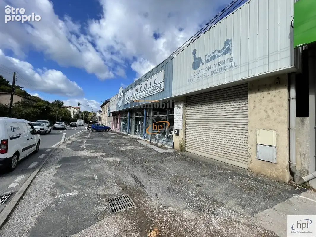 Vente deux locaux commerciaux, dépôt, 12 garages et parking sur 974 m2 de terrain Saint Affrique - photo 13