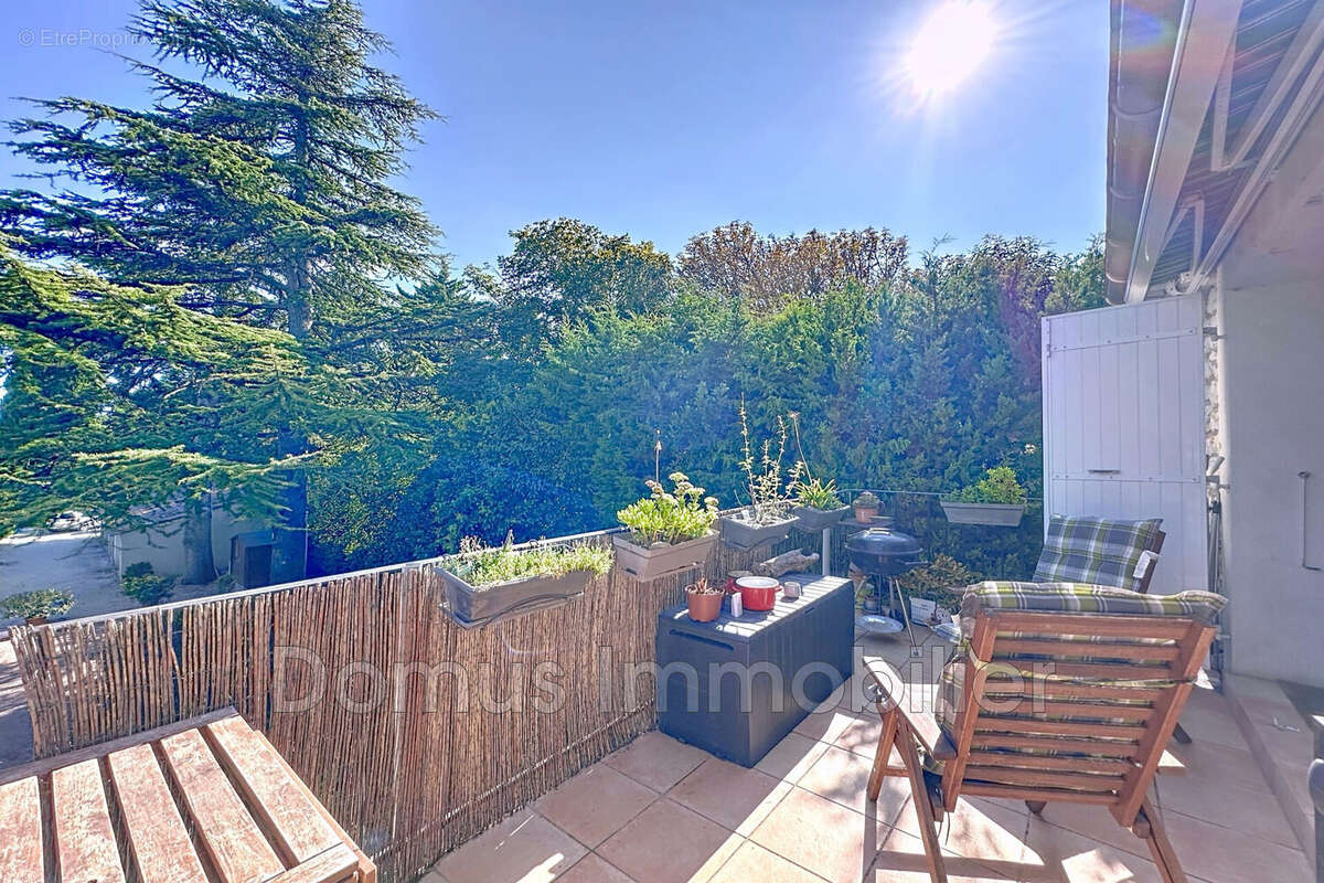 Appartement à SAINT-SATURNIN-LES-AVIGNON