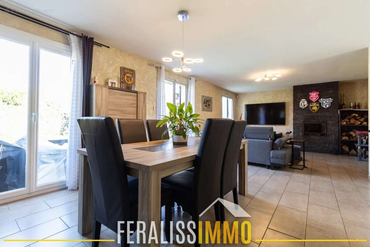 Maison à COURDIMANCHE