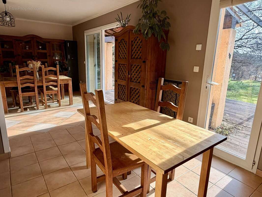 Maison à BAGNOLS-EN-FORET