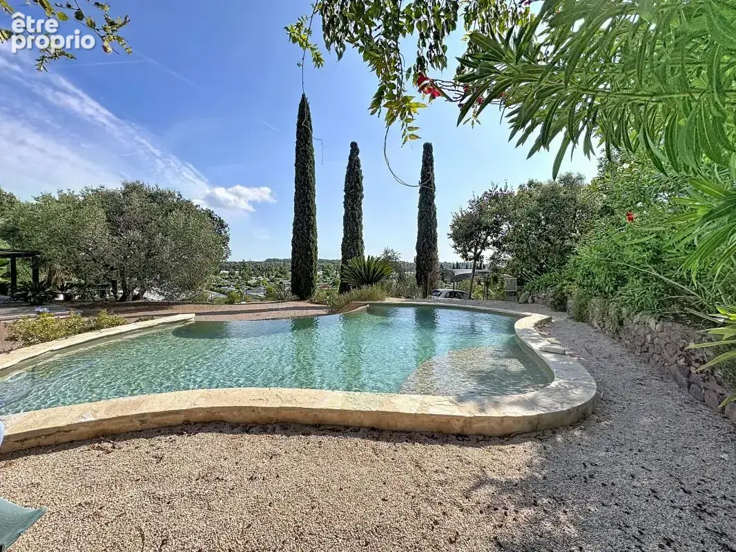 Grande maison familiale de charme avec piscine à débordement, terrasse en bois exotique et terrain arboré de 1 709 m² — Fréjus - photo 22