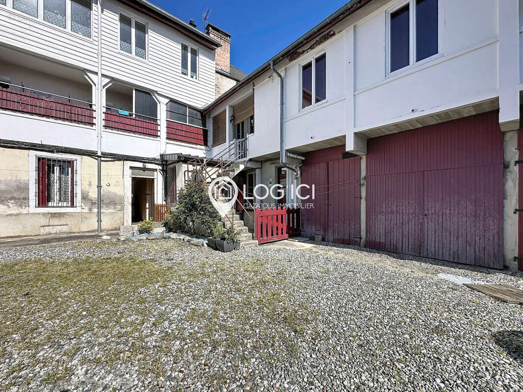Appartement à NAY