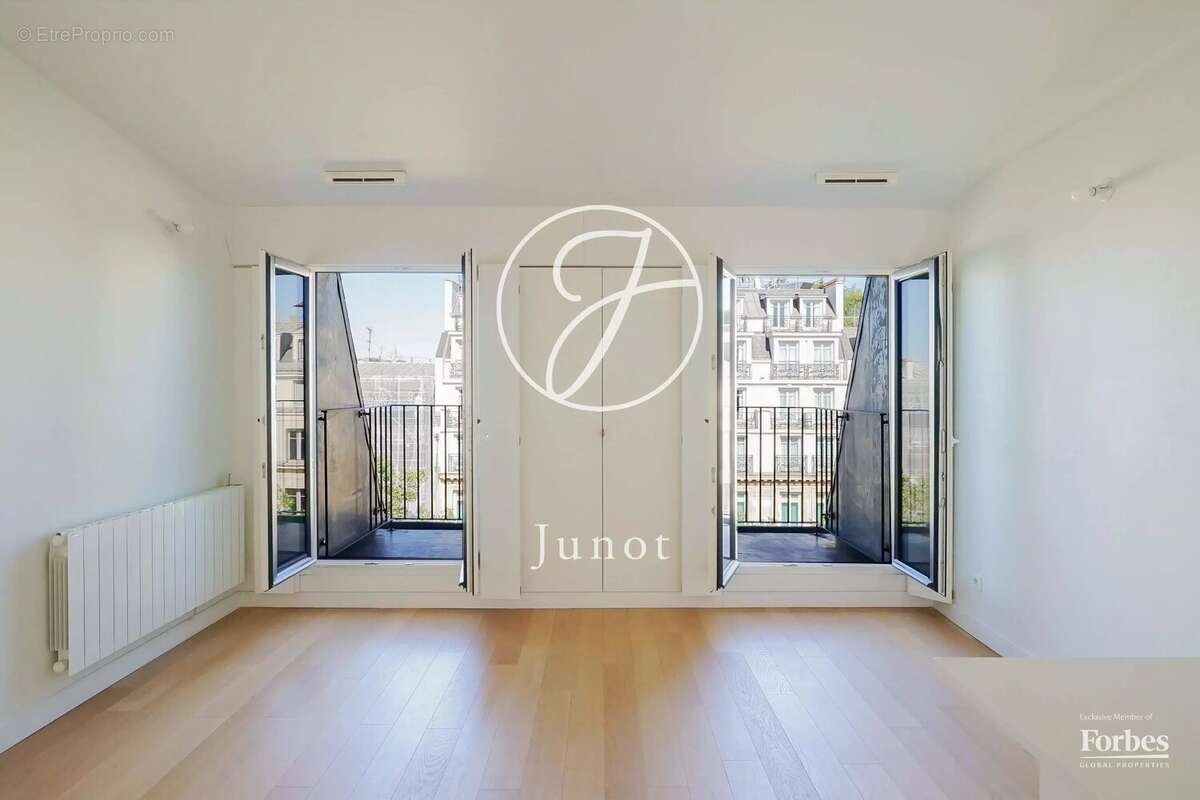 Appartement à PARIS-8E