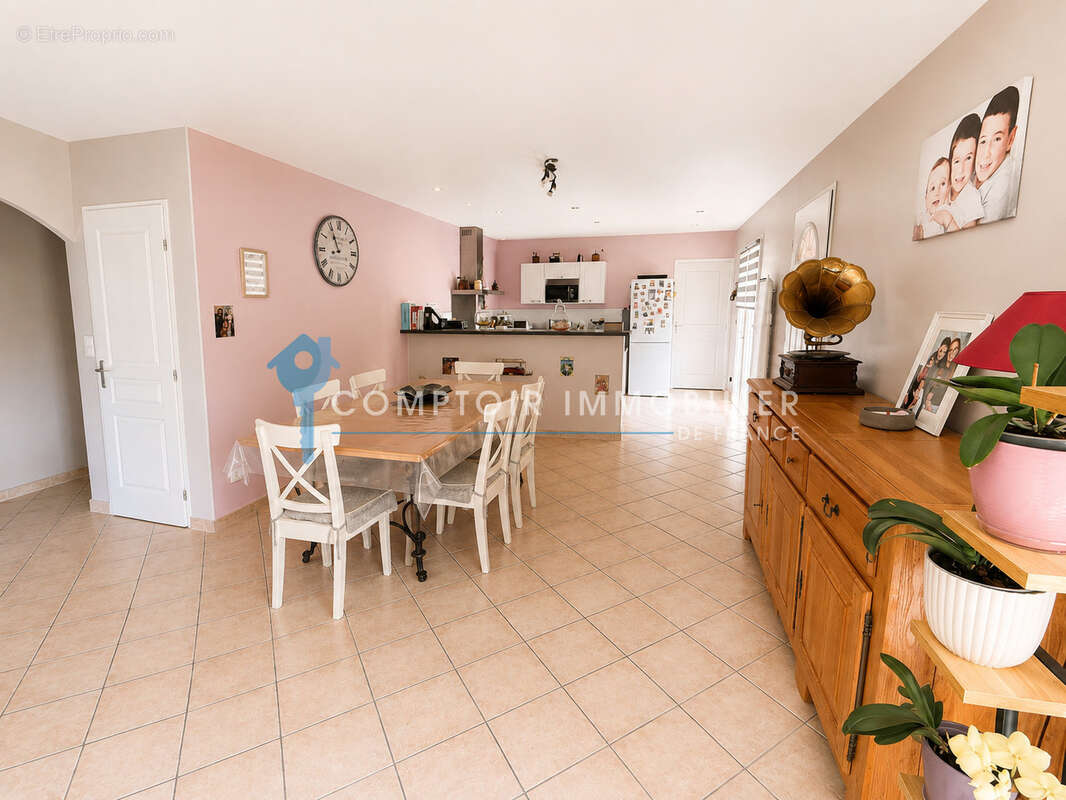 Villa de plain-pied de 97 m2 avec garage, terrasse couverte et terrain clos de 770 m2   Vallon-Pont-d'Arc - photo 4