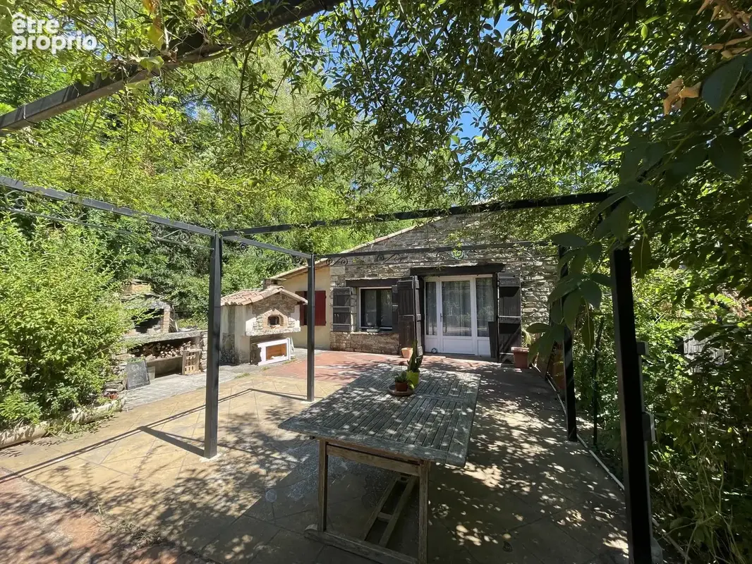 Maison à LE COLLET-DE-DEZE