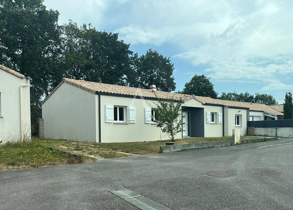 Maison à BEAULIEU-SOUS-LA-ROCHE