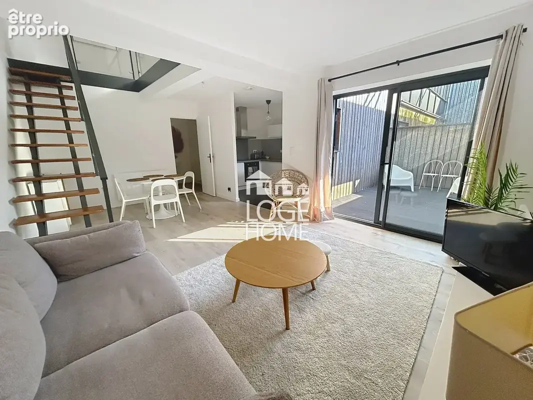 Appartement 82 m² à Croix  - photo 1