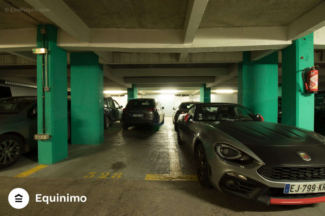 Parking à PARIS-14E