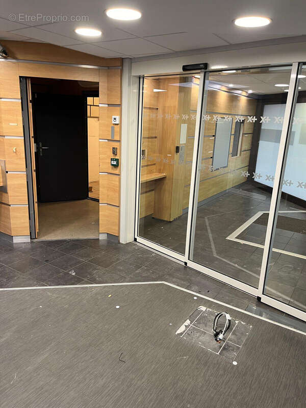 Commerce à VILLE-LA-GRAND