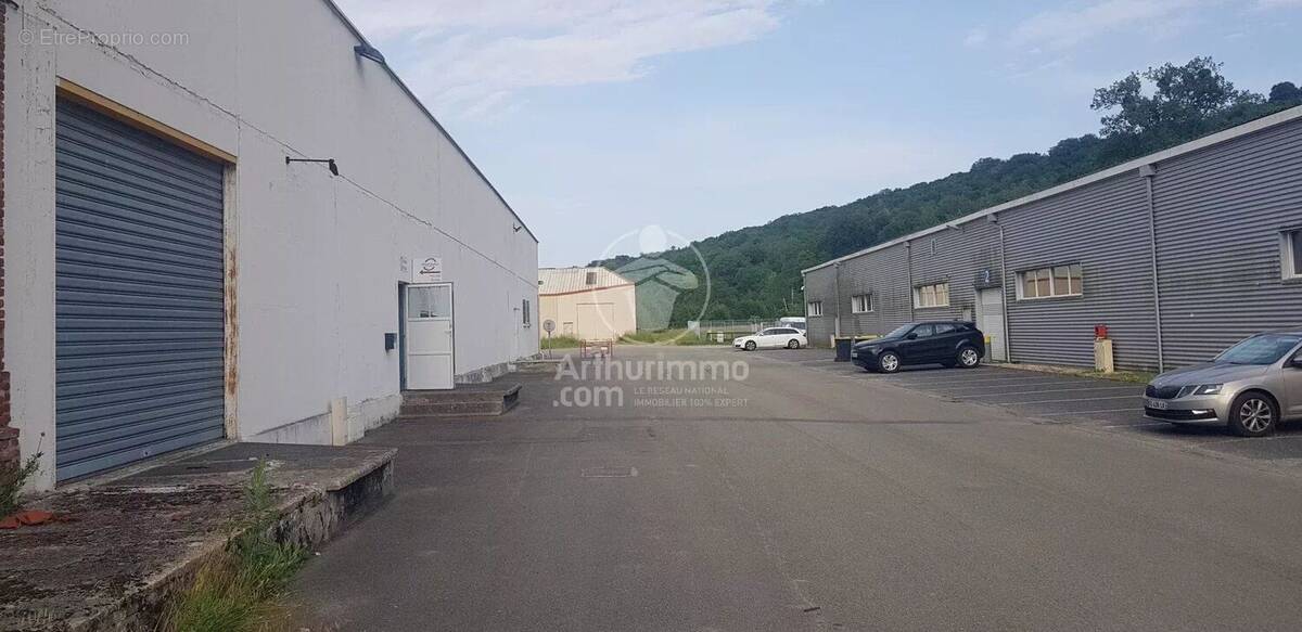 Commerce à MONTVILLE