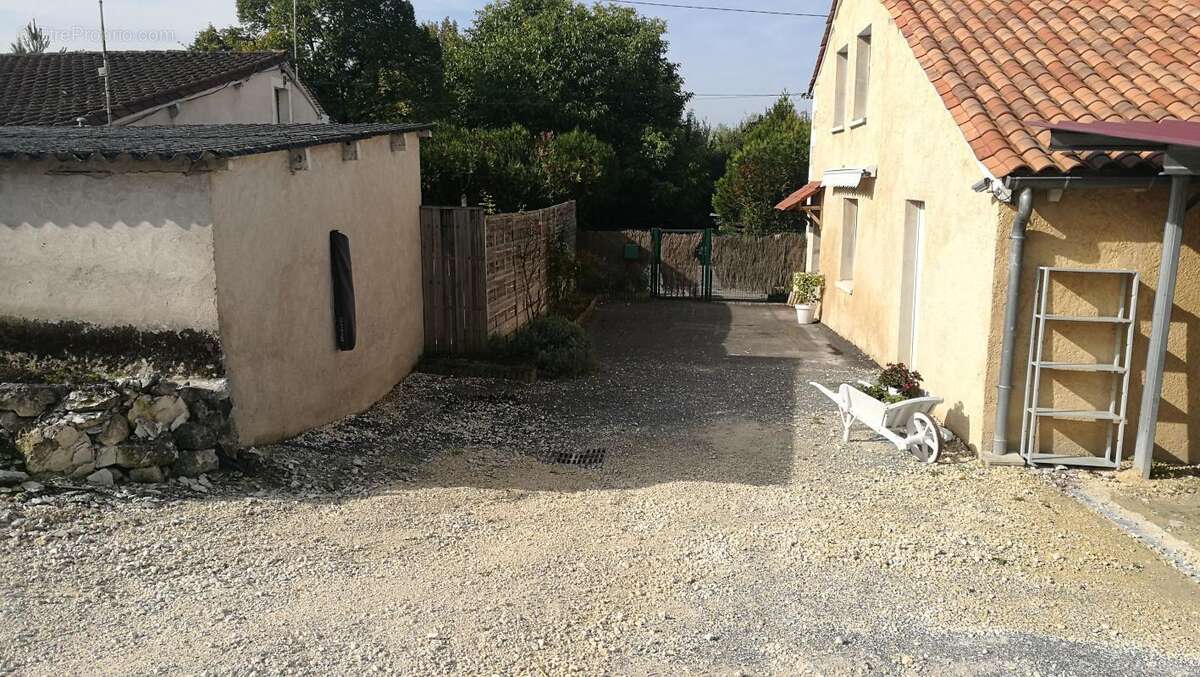 Maison à SAINT-ASTIER