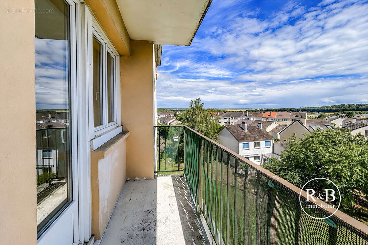 Appartement à LES CLAYES-SOUS-BOIS