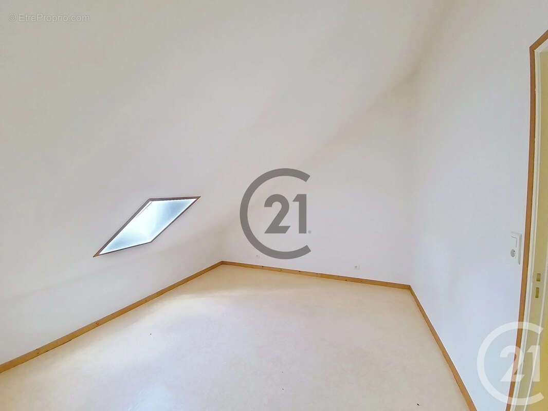 Maison 296 m² à Escamps  - photo 19