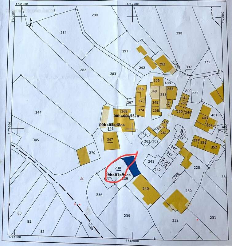 Terrain à ESCOUTOUX