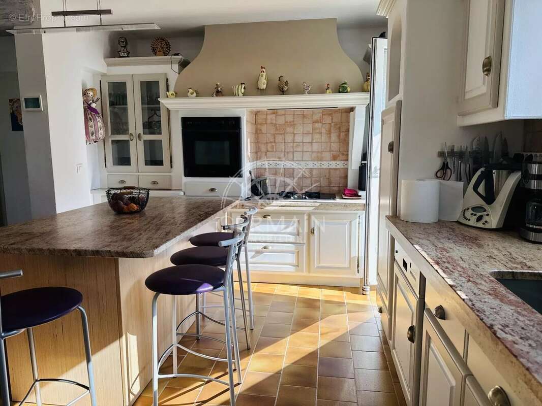 L'Isle-sur-la-Sorgue, à vendre en EXCLUSIVITÉ, maison de plain-pied avec piscine et garage sur 1000 m² de terrain. - photo 3