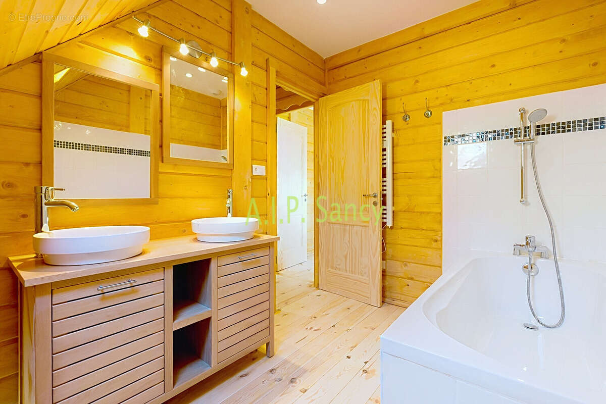 Maison à CHAMBON-SUR-LAC