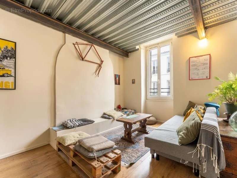 Appartement à MARSEILLE-2E