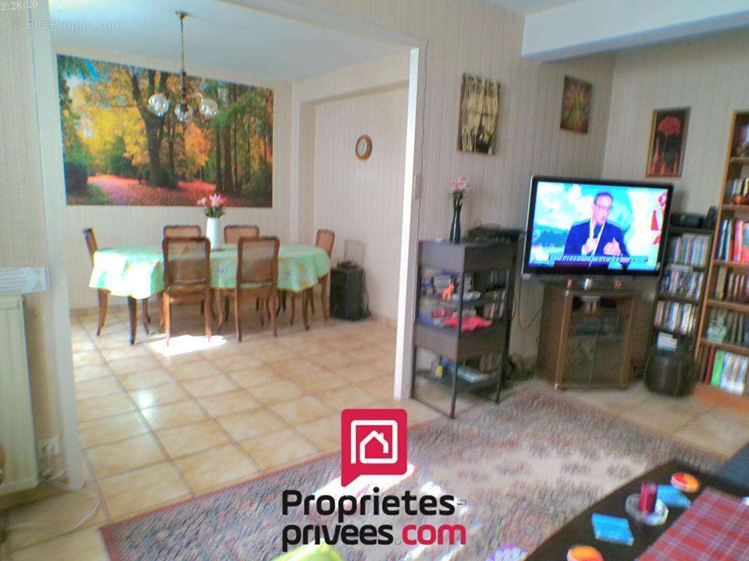 Appartement à LE CHAMBON-FEUGEROLLES