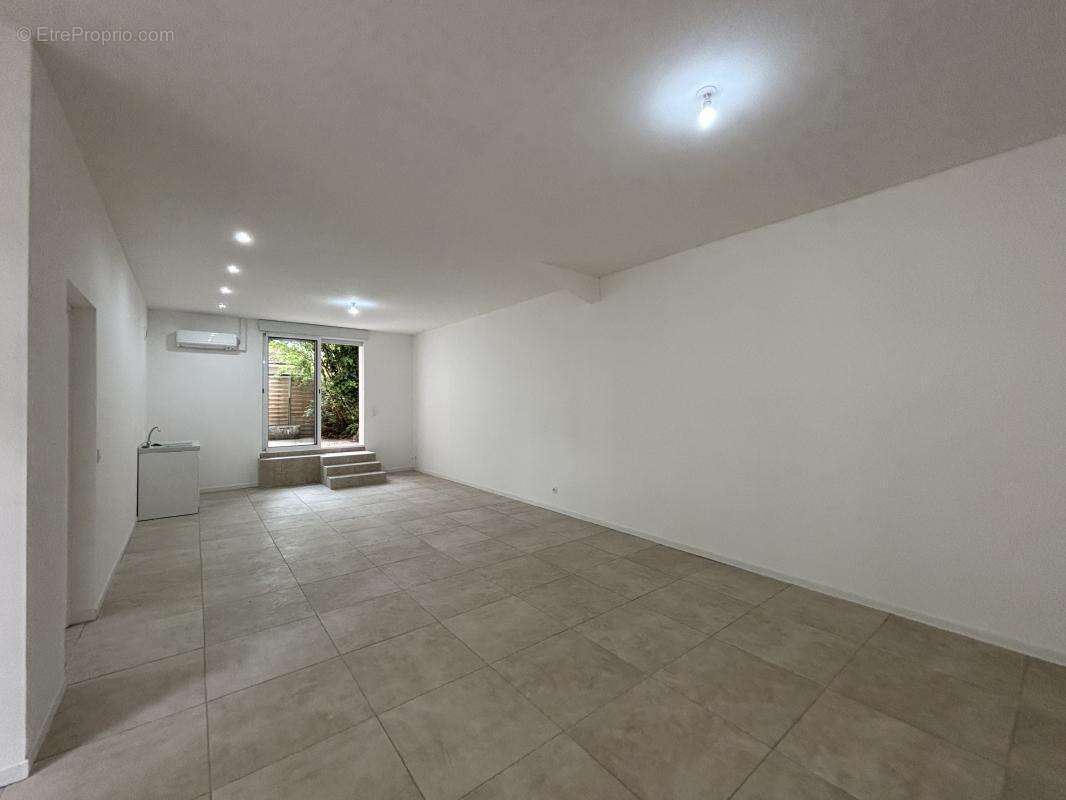 Appartement à CAUMONT-SUR-DURANCE
