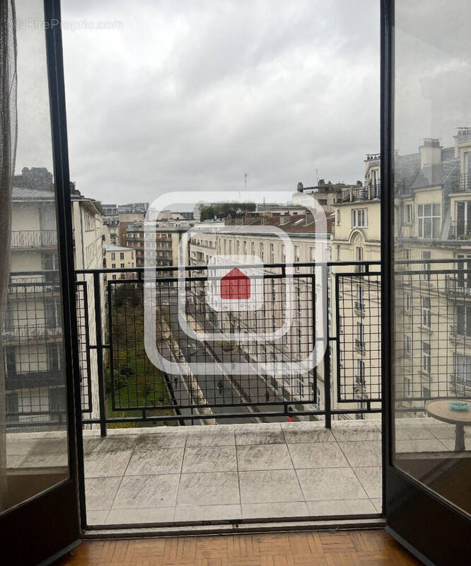 Appartement à PARIS-14E